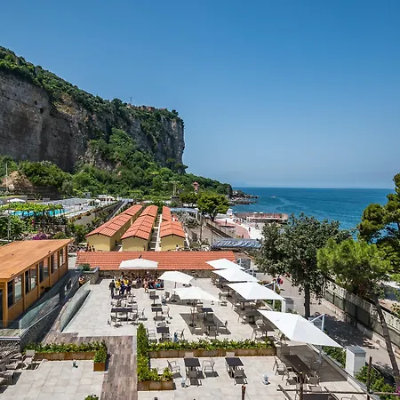 Le Axidie Aparthotel 4*